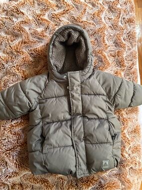 Great condition Gap Toddler heavyweight Quilted Hooded Puffer coat - Olive/brown